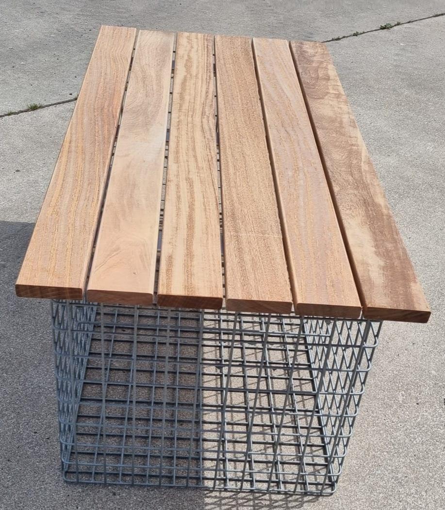 Gartenbank Cumaru 102 x 45 x 52 cm, MW 5 x 5 cm, feuerverzinkt