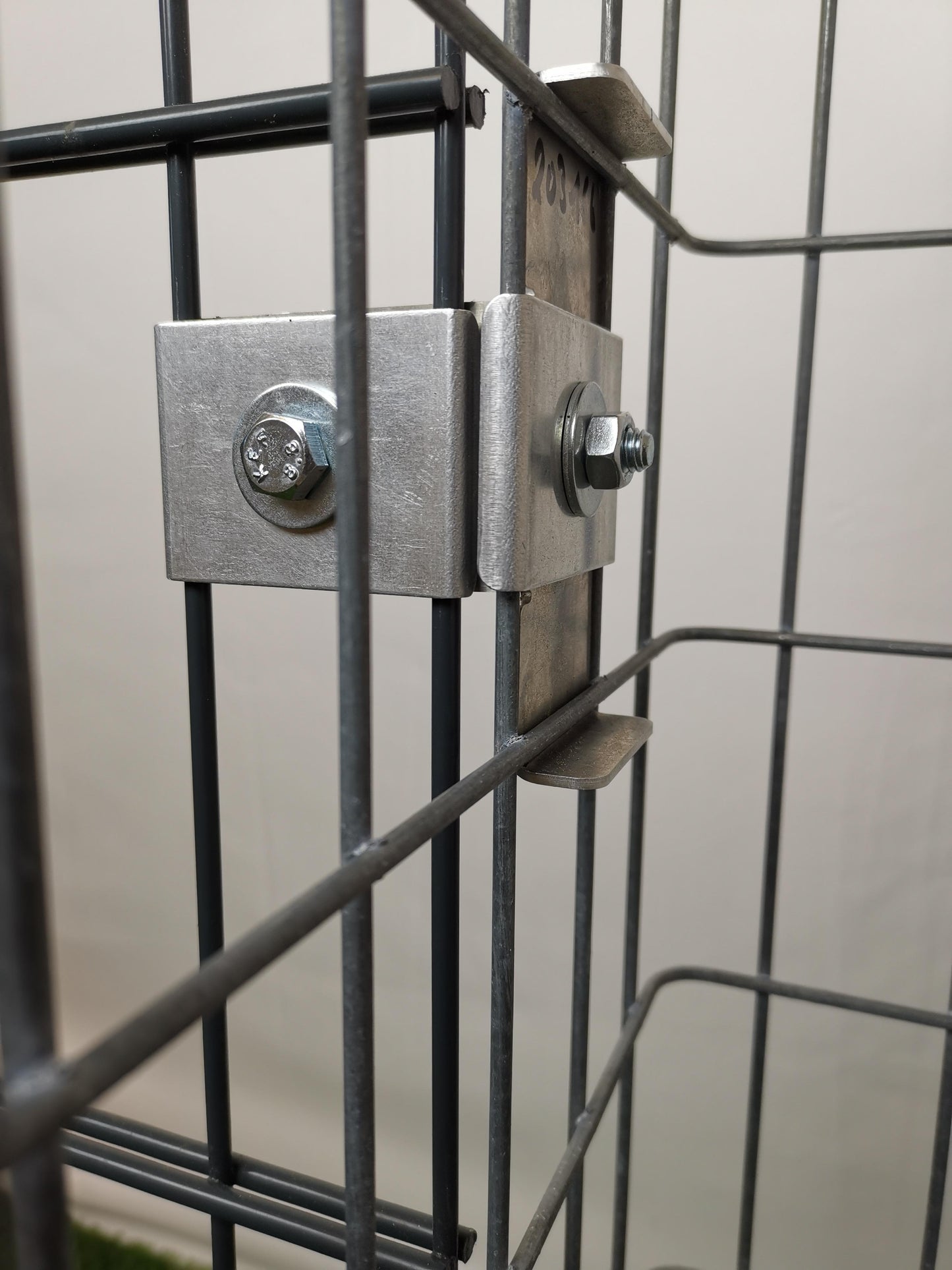 Morsetto con staffa per recinzione 5 x 10 cm per rete metallica doppia, alluminio