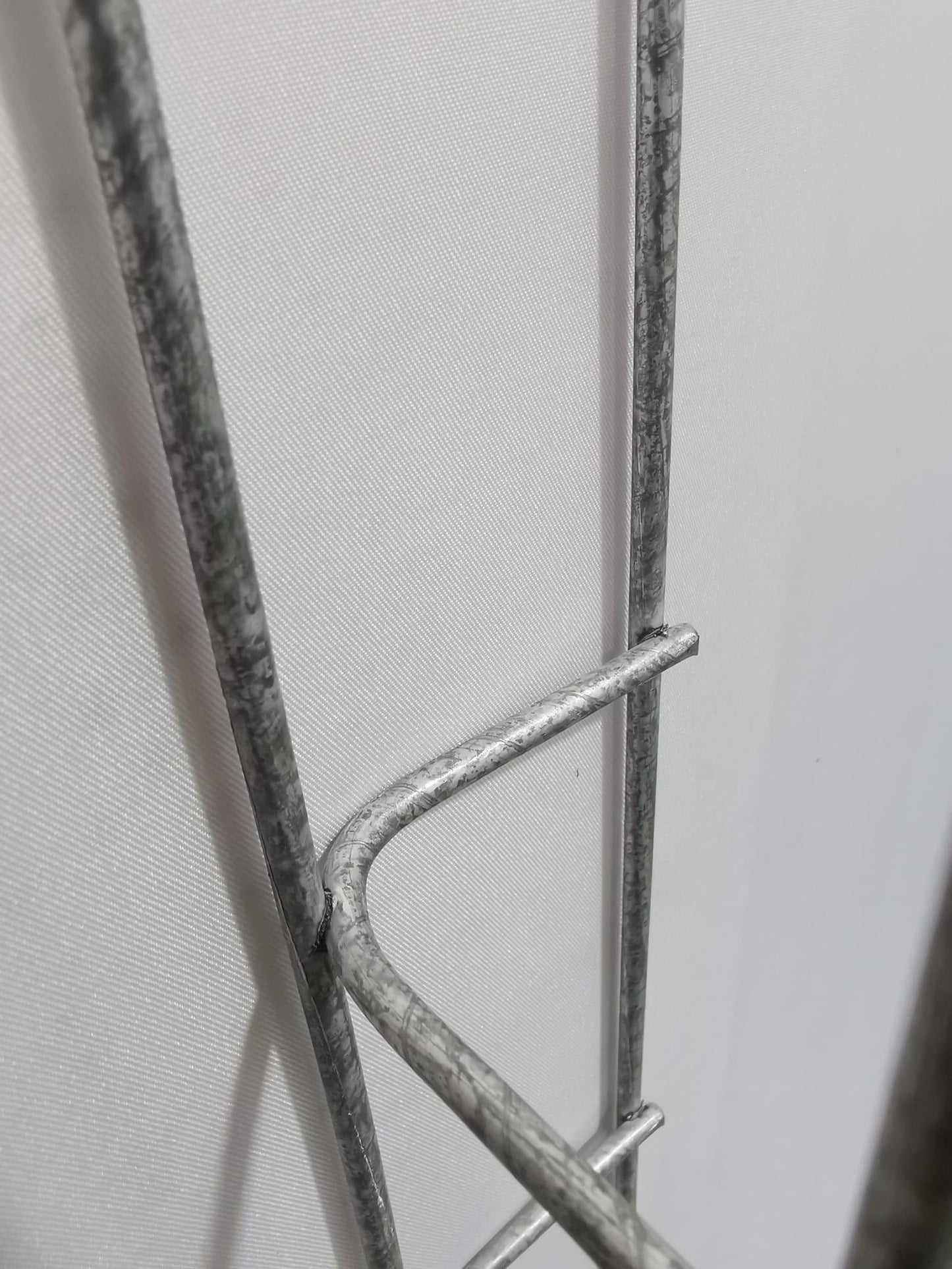 Comprimento da treliça 29 cm, profundidade 5 cm, tamanho da malha 5 x 10 cm